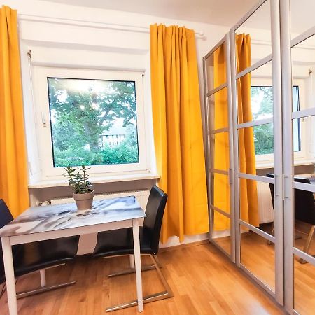 Modernes Zimmer Am Park Mit Garten, Huehner & Enten 뮌헨 외부 사진