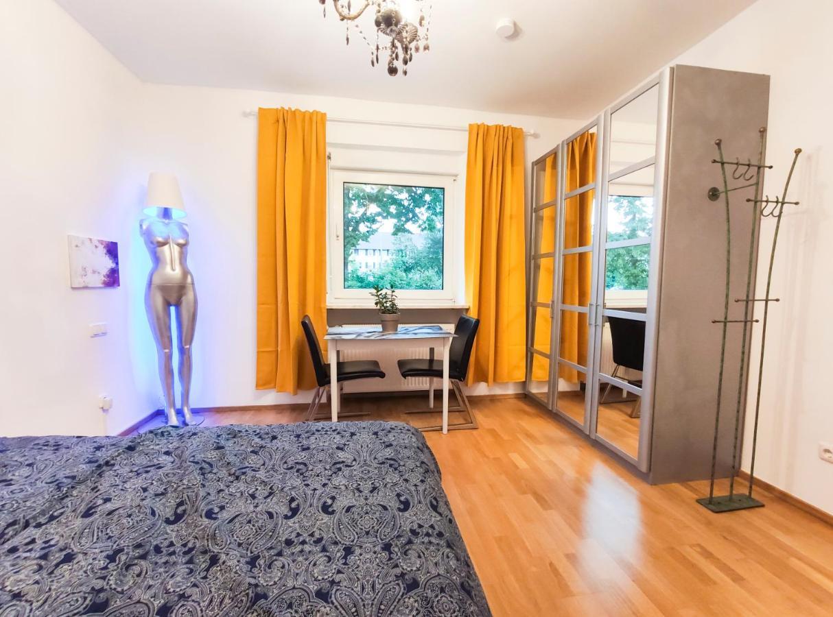 Modernes Zimmer Am Park Mit Garten, Huehner & Enten 뮌헨 외부 사진