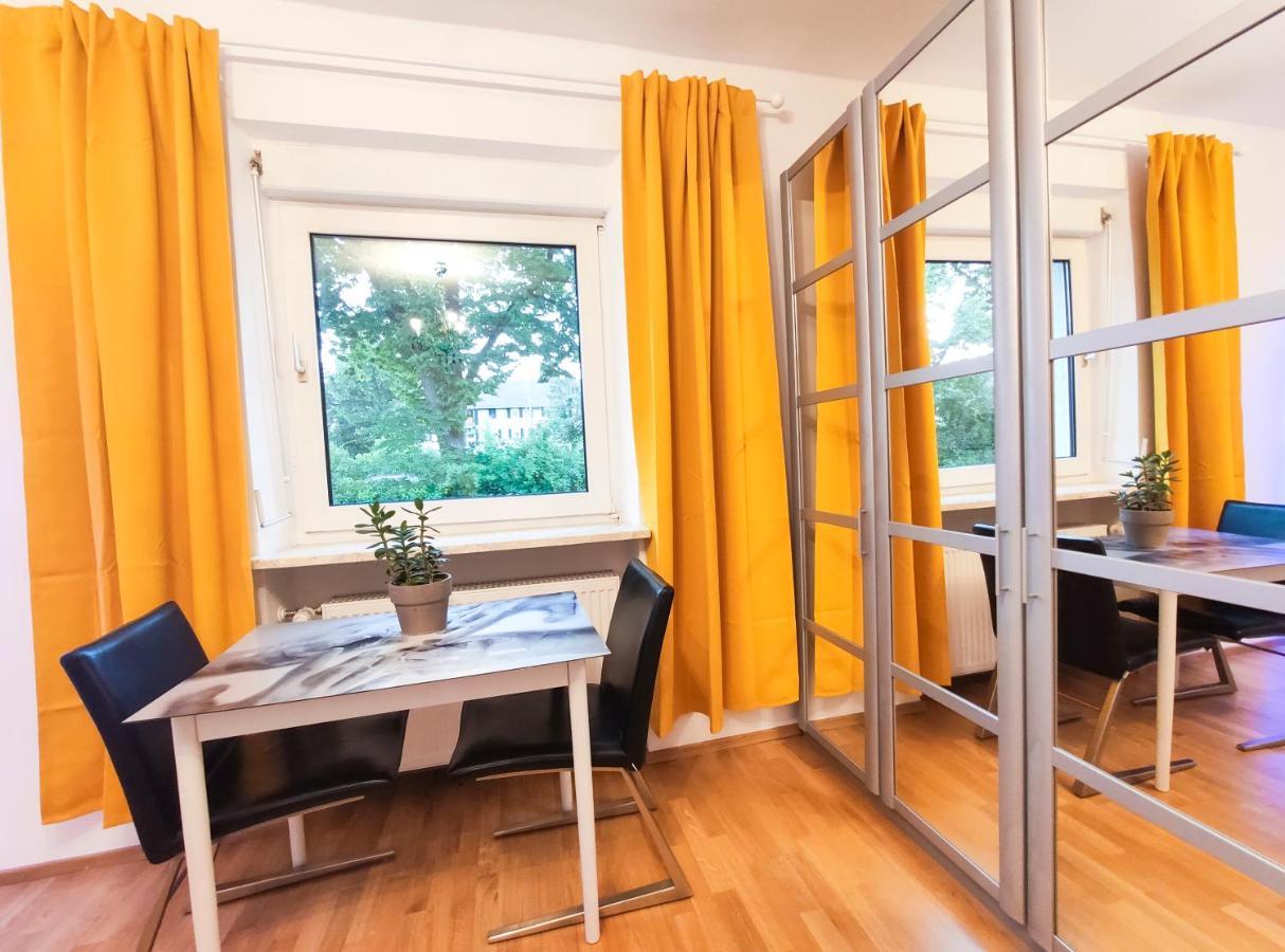 Modernes Zimmer Am Park Mit Garten, Huehner & Enten 뮌헨 외부 사진