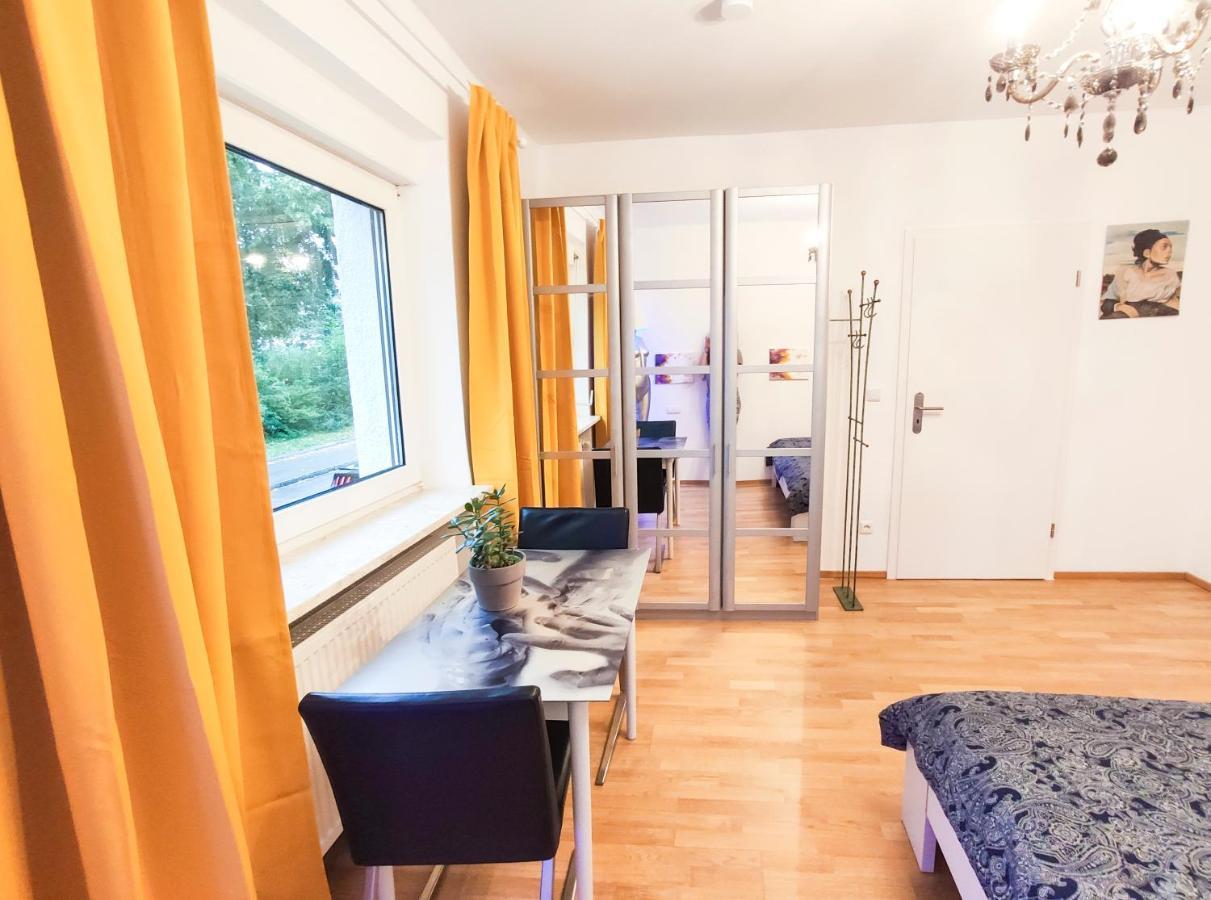 Modernes Zimmer Am Park Mit Garten, Huehner & Enten 뮌헨 외부 사진