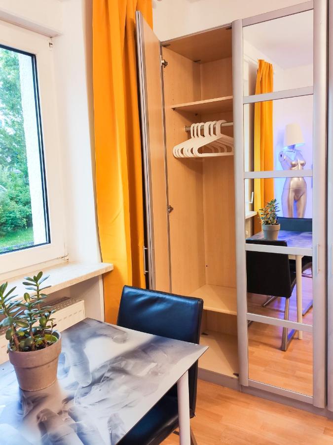 Modernes Zimmer Am Park Mit Garten, Huehner & Enten 뮌헨 외부 사진